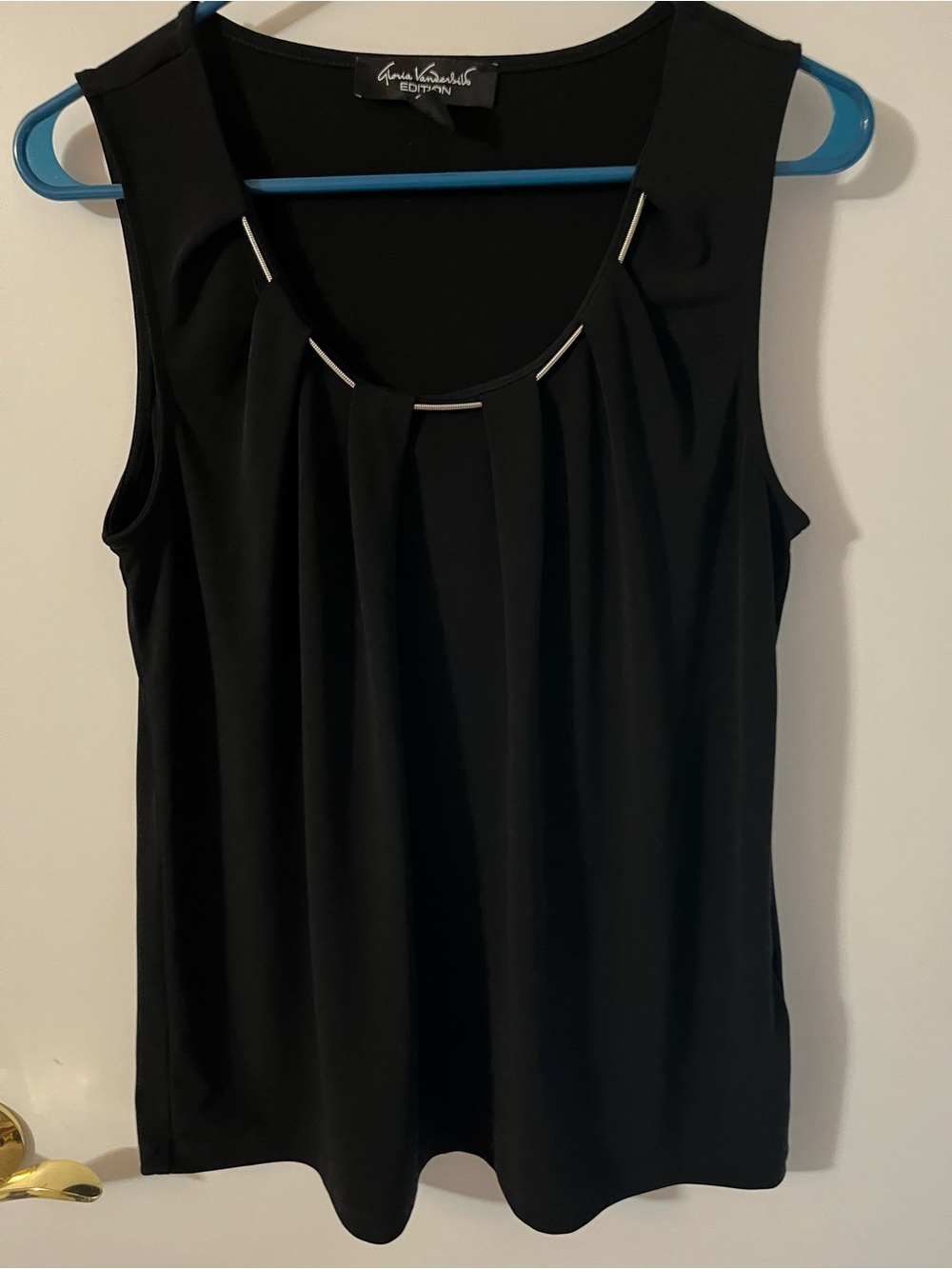 Gloria Vanderbilt Medium Black Sleeveless Pleated Neck Tank with Metal Trim